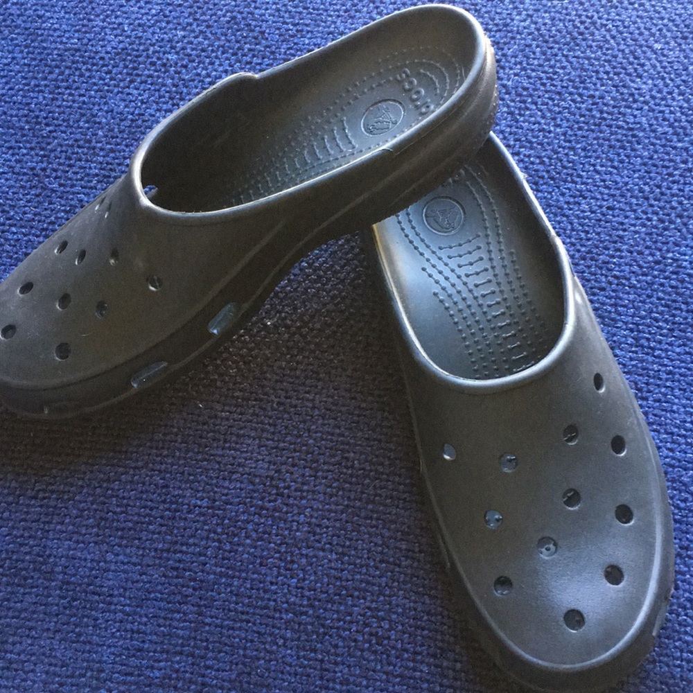 Black Crocs
